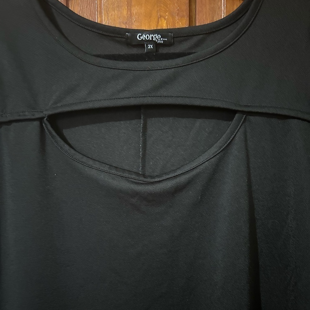 2X - George Keyhole Blouse - Picture 2 of 6